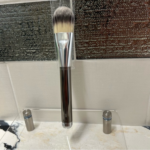 IT Cosmetics Paddle Foundation Brush - NEW - Picture 4 of 4
